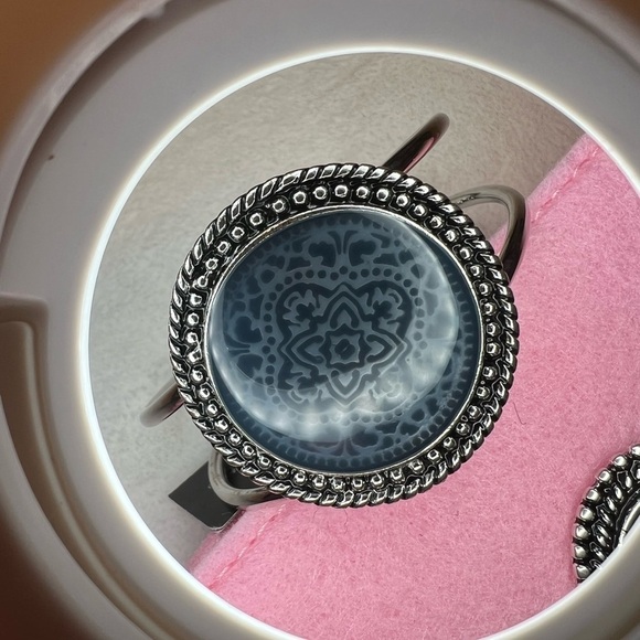 Earrings and bracelet set - Picture 12 of 12